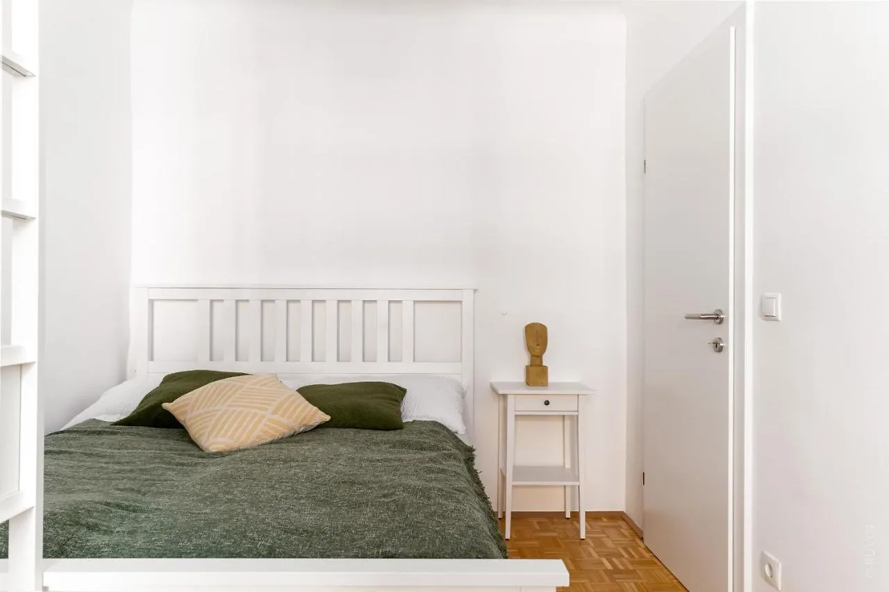 Apartment King Bed Home, 3 Bed Rooms, Perfect For Long Term Stay Vienna Austria